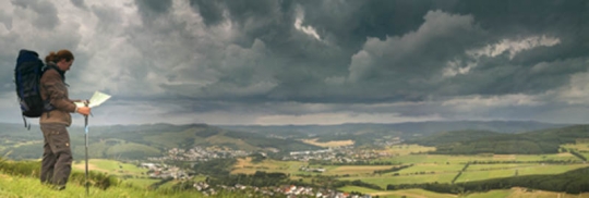 Ein herrlicher Ausblick auf das hessische Mittelgebirge (Foto: Uwe Sch&auml;fer)